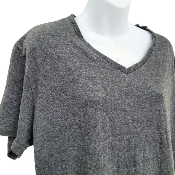 3/$20 Plain Grey Top Tee T-shirt Size: Large - Picture 4 of 5